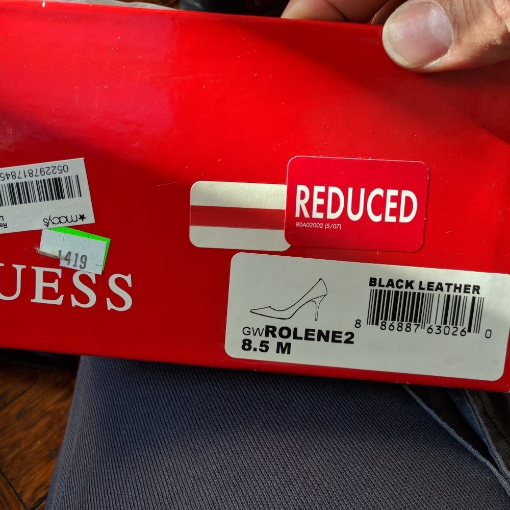 Guess - Picture 4 of 4